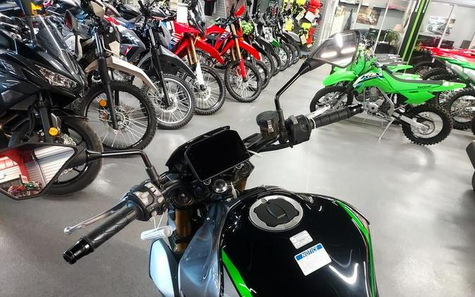 2025 Kawasaki Z900 SE ABS