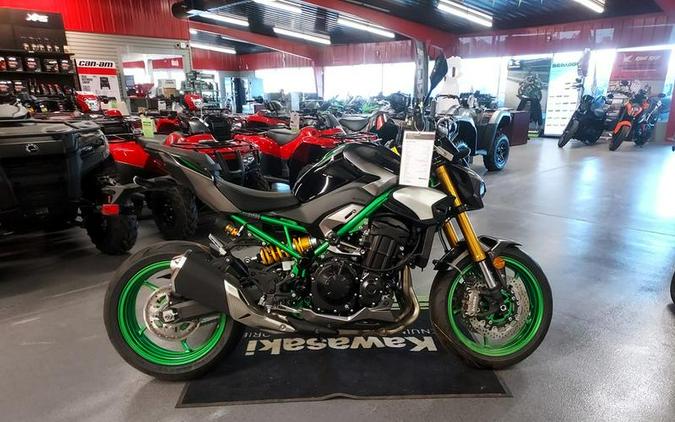 2025 Kawasaki Z900 SE ABS