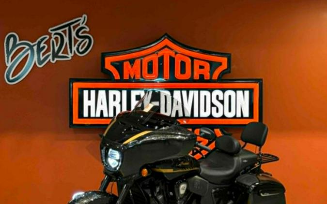 2026 Indian Motorcycle® Chieftain® PowerPlus Dark Horse® 112 Black Crystal w/Black Metallic & Champ