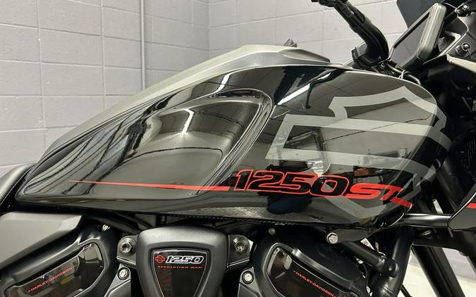 2025 Harley-Davidson® RA1250ST - Pan America® 1250 ST