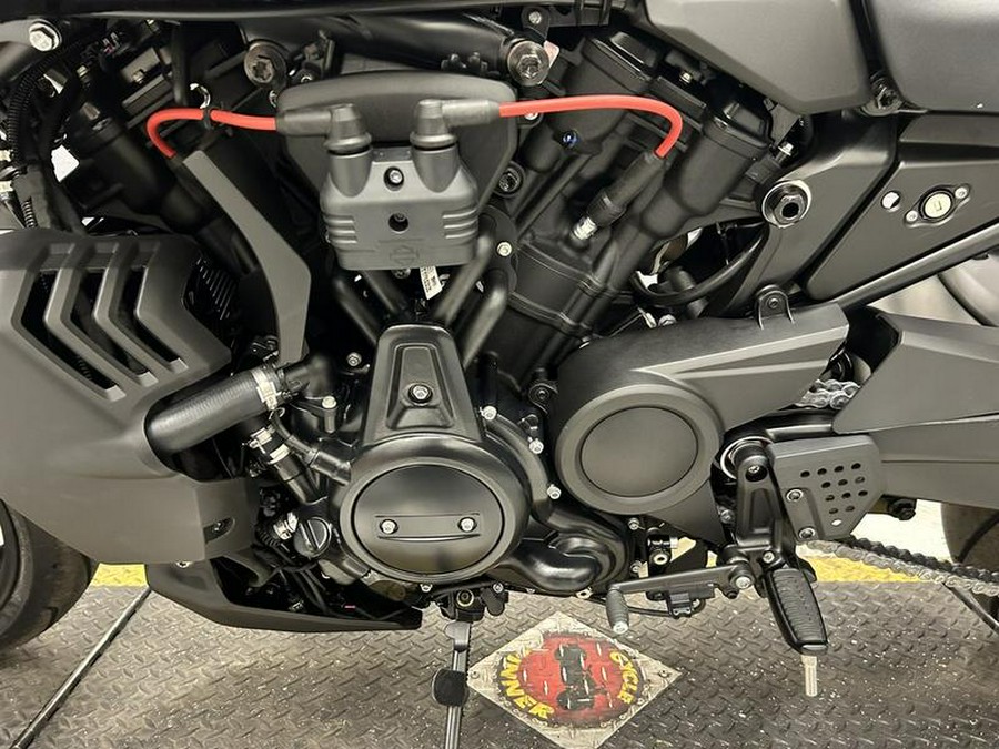 2025 Harley-Davidson® RA1250ST - Pan America® 1250 ST