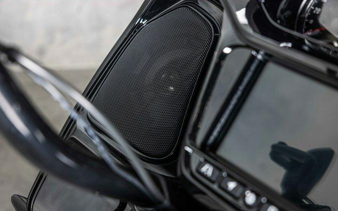 2025 Indian Pursuit Dark Horse 112 w/PowerBand Audio Heavy M