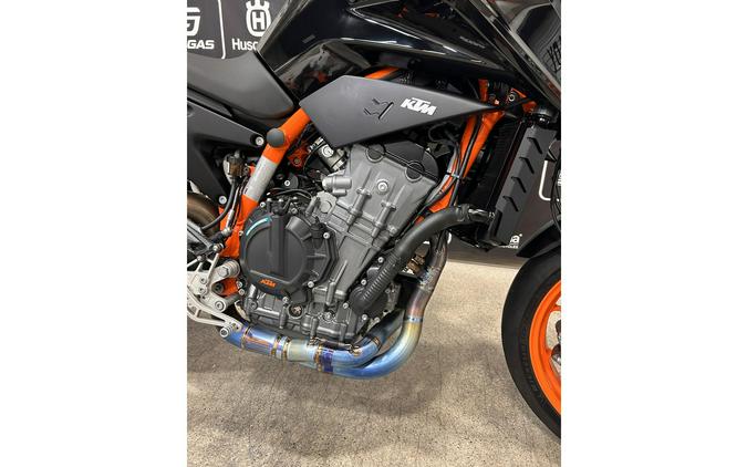 2022 890 Duke R - KTM