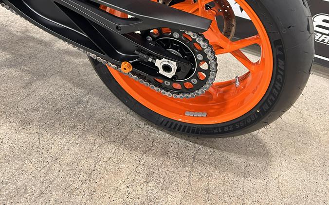 2022 890 Duke R - KTM