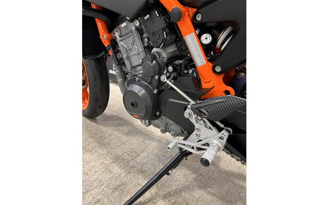 2022 890 Duke R - KTM