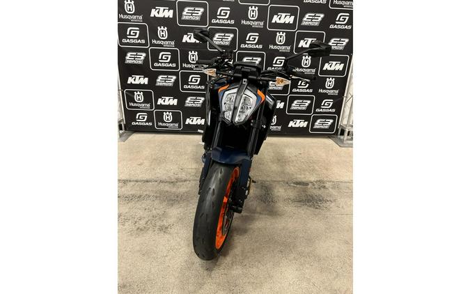2022 890 Duke R - KTM