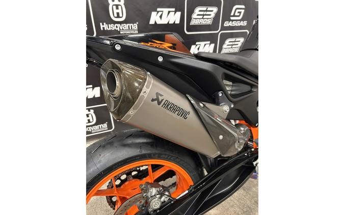 2022 890 Duke R - KTM