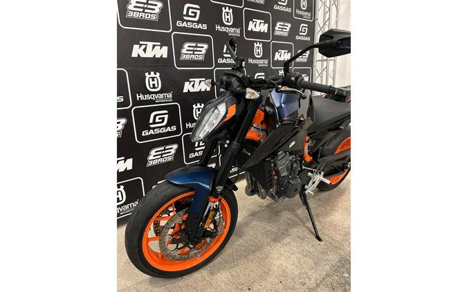 2022 890 Duke R - KTM