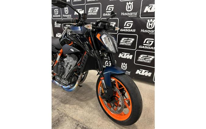 2022 890 Duke R - KTM