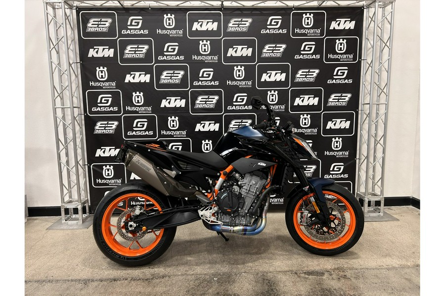 2022 KTM 890 Duke R