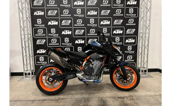 2022 KTM 890 Duke R