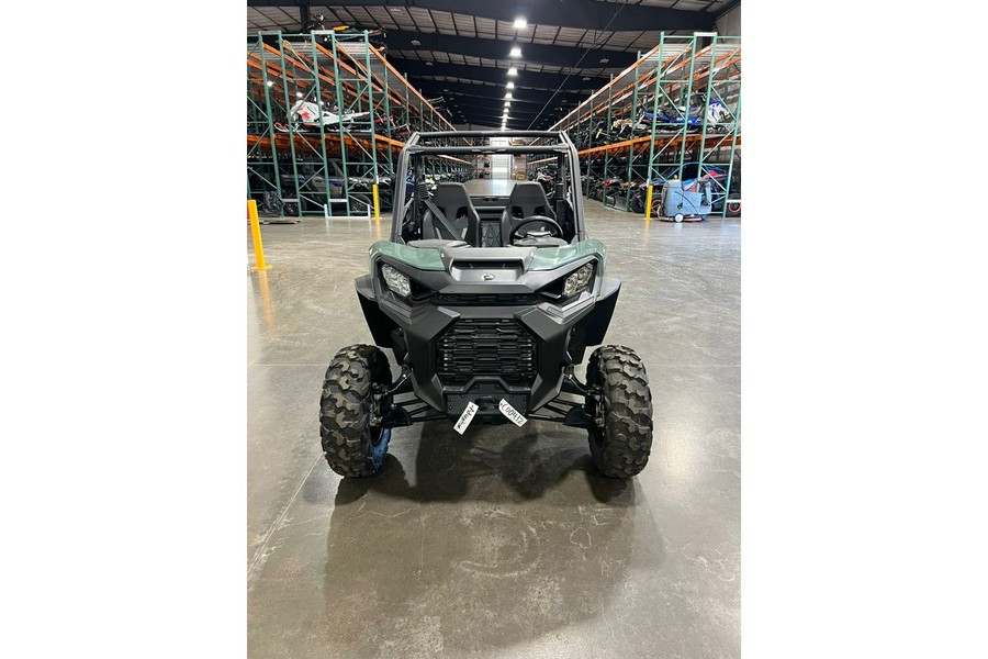 2023 Can-Am COMMANDER DPS 700