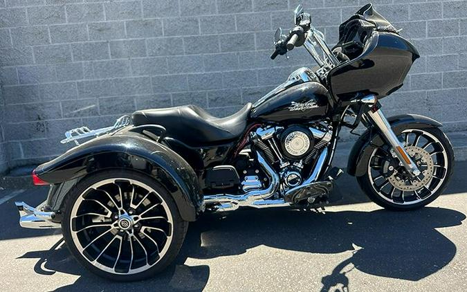 2023 Harley-Davidson® Road Glide® 3 BLACK W/ PINSTRIPE