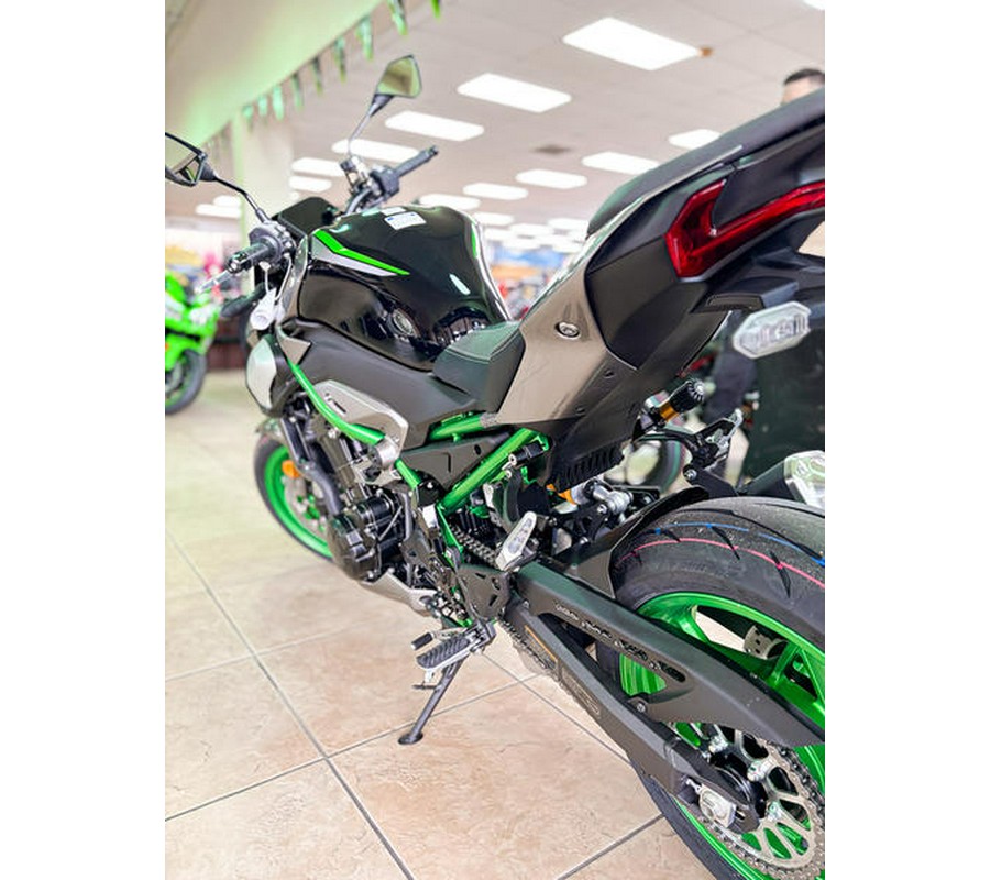 2025 Kawasaki Z900 SE ABS