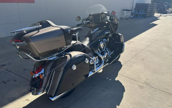2018 Indian Motorcycle® Roadmaster® ABS Polish.Bronze Over Thund.Black w/Silver Pinst.