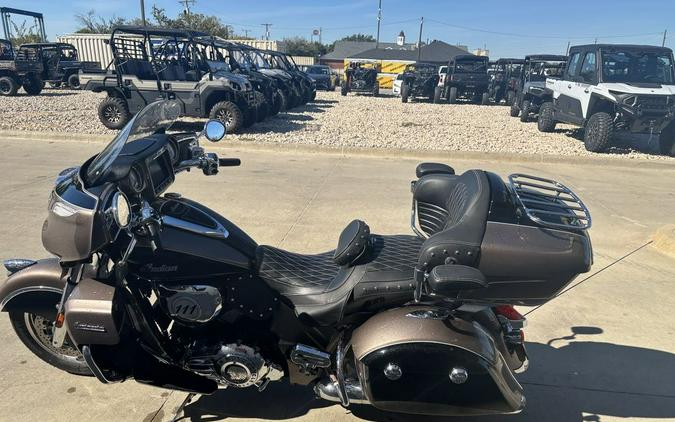2018 Indian Motorcycle® Roadmaster® ABS Polish.Bronze Over Thund.Black w/Silver Pinst.