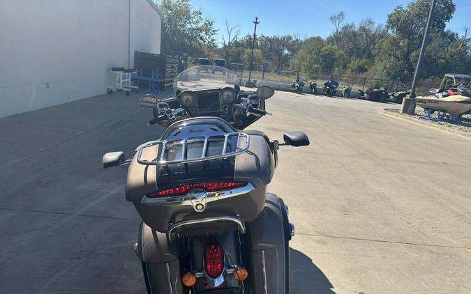 2018 Indian Motorcycle® Roadmaster® ABS Polish.Bronze Over Thund.Black w/Silver Pinst.