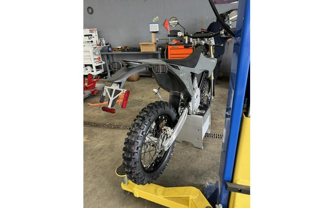 2025 Stark Future ENDURO 18"-- GRAY