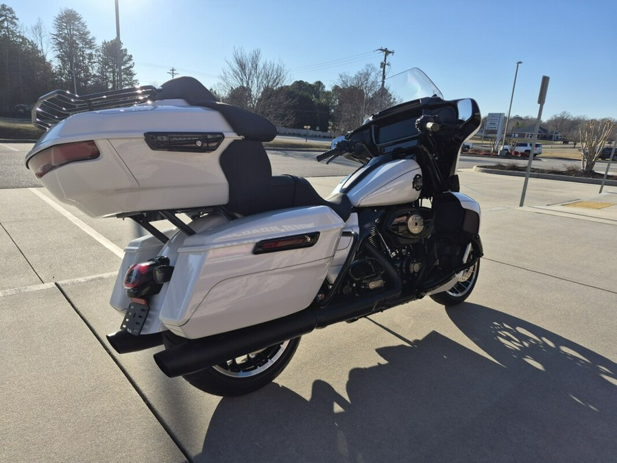 2026 Harley-Davidson® Street Glide Limited White Onyx Pearl Black Trim