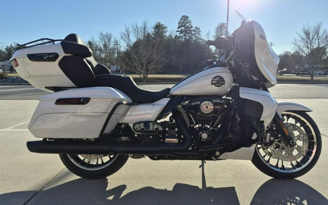 2026 Harley-Davidson® Street Glide Limited White Onyx Pearl Black Trim
