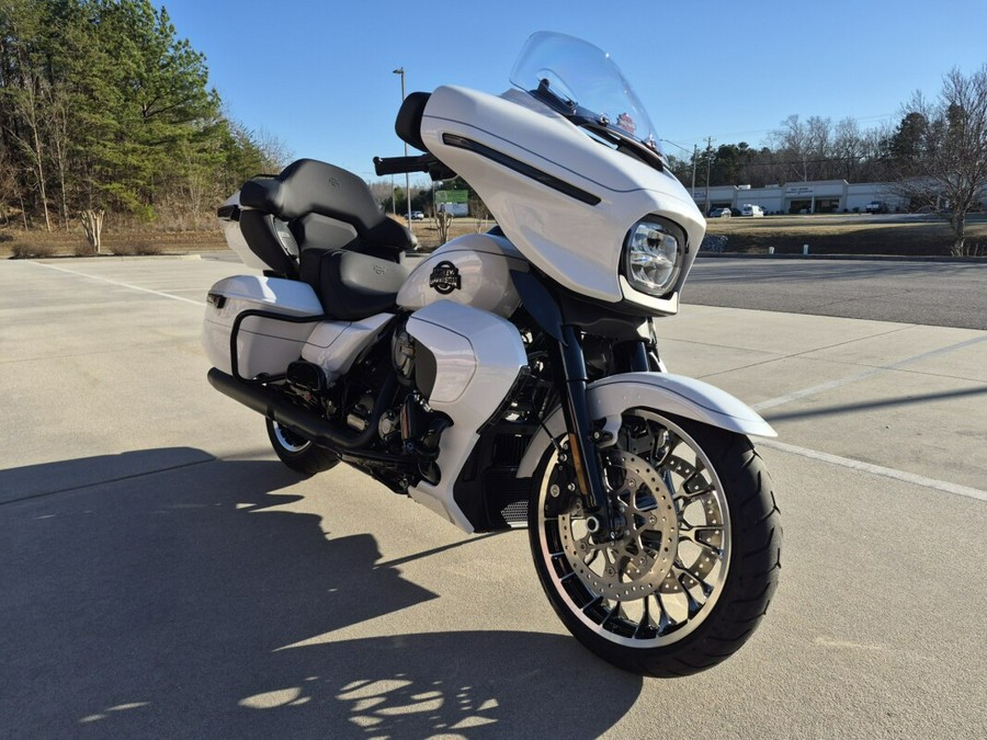 2026 Harley-Davidson® Street Glide Limited White Onyx Pearl Black Trim