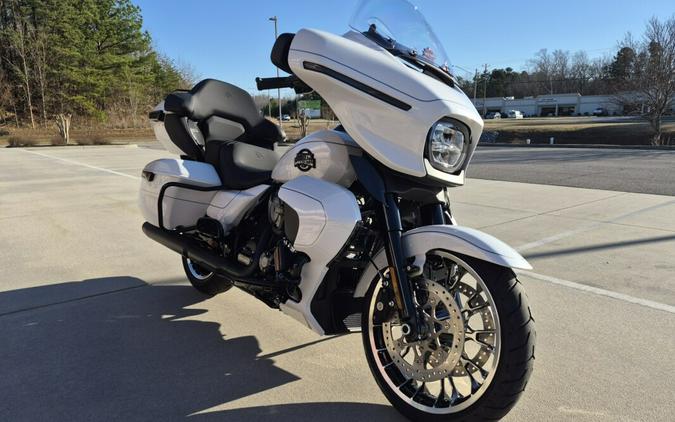 2026 Harley-Davidson® Street Glide Limited White Onyx Pearl Black Trim