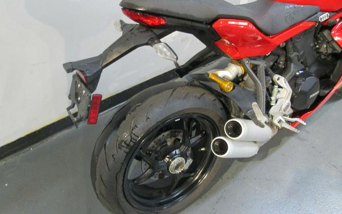 2022 Ducati SuperSport 950 S Ducati Red fairing
