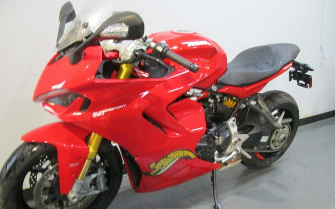 2022 Ducati SuperSport 950 S Ducati Red fairing