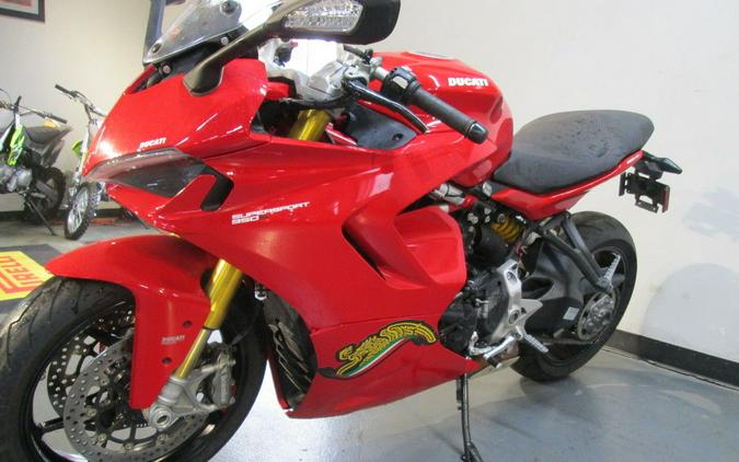 2022 Ducati SuperSport 950 S Ducati Red fairing