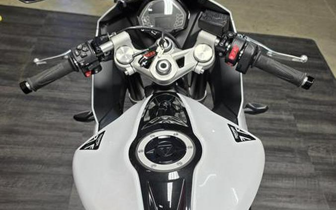 2025 Triumph Daytona 660 Snowdonia White/Sapphire Black