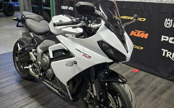 2025 Triumph Daytona 660 Snowdonia White/Sapphire Black