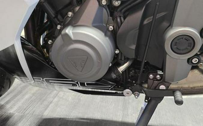 2025 Triumph Daytona 660 Snowdonia White/Sapphire Black