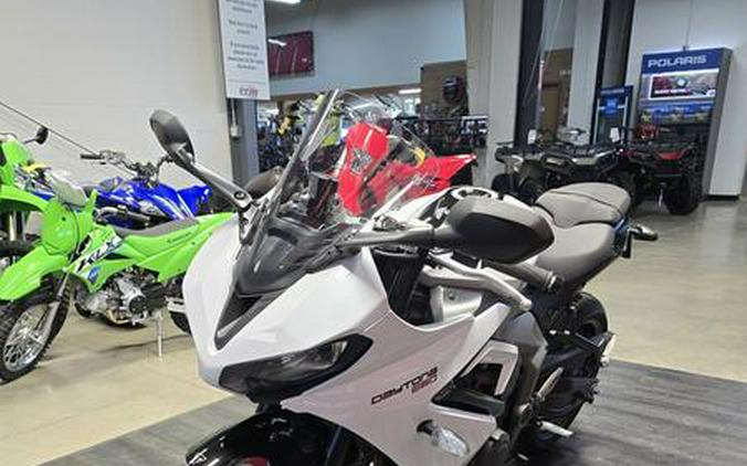 2025 Triumph Daytona 660 Snowdonia White/Sapphire Black