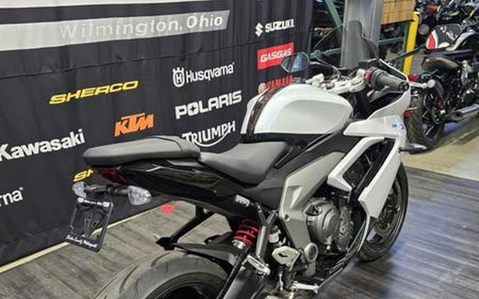 2025 Triumph Daytona 660 Snowdonia White/Sapphire Black