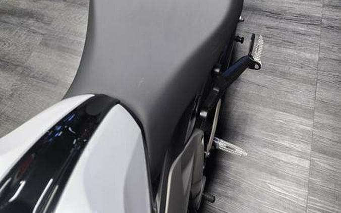 2025 Triumph Daytona 660 Snowdonia White/Sapphire Black