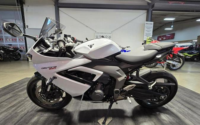 2025 Triumph Daytona 660 Snowdonia White/Sapphire Black