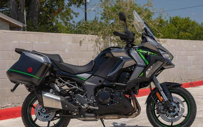 2025 Kawasaki Versys® 1100 SE LT ABS