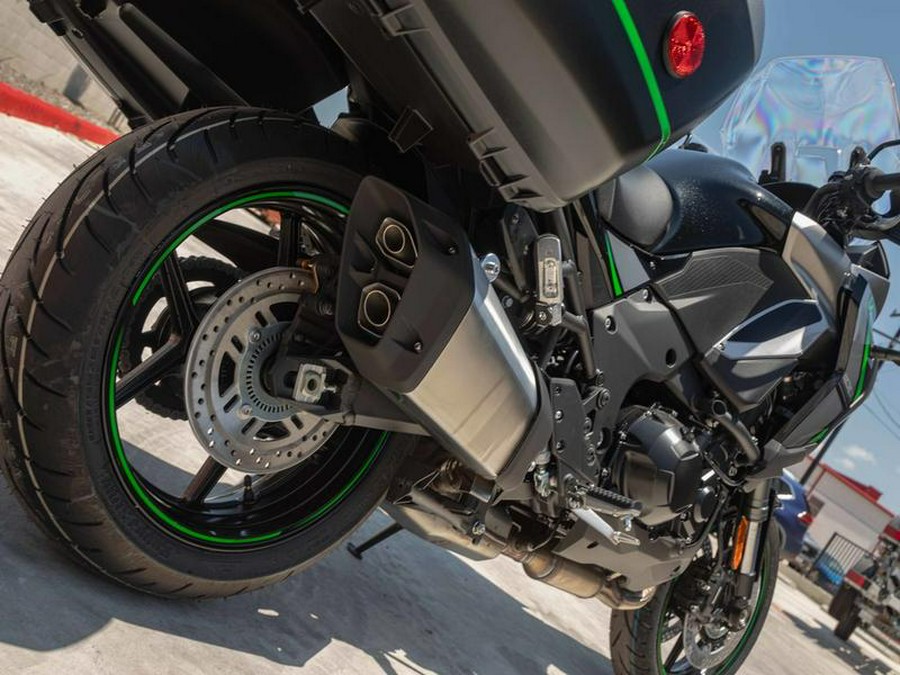 2025 Kawasaki Versys® 1100 SE LT ABS