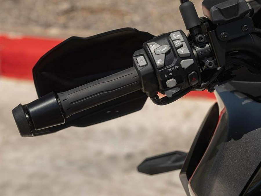 2025 Kawasaki Versys® 1100 SE LT ABS