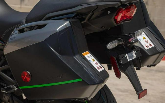 2025 Kawasaki Versys® 1100 SE LT ABS