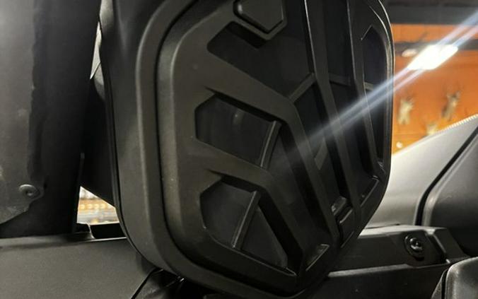 2026 Can-Am Maverick R X rc With SMART-SHOX