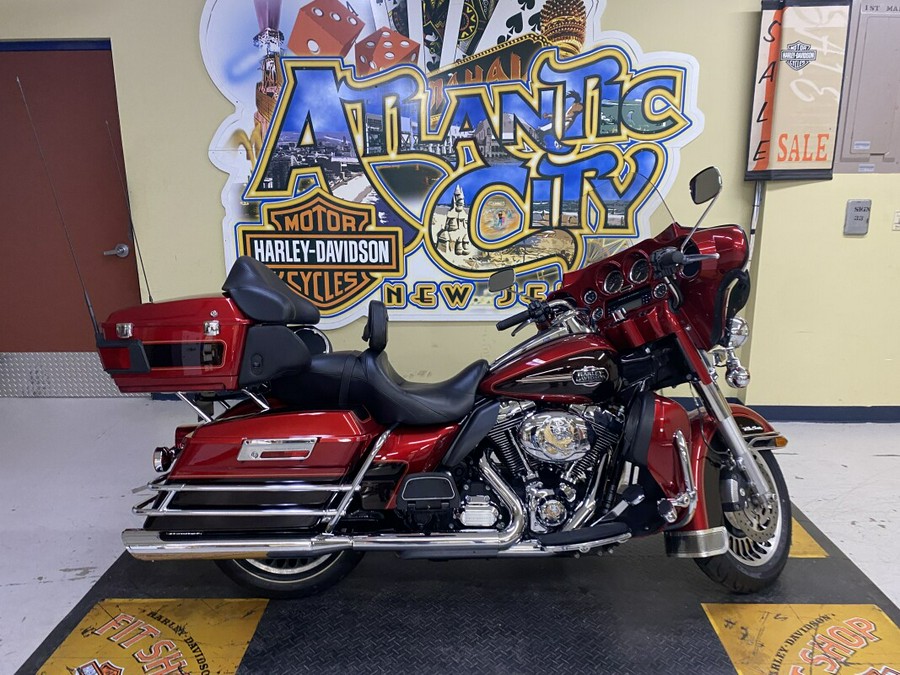 2012 Harley-Davidson Ultra Classic Electra Glide® Two-Tone Ember Red Sunglo/