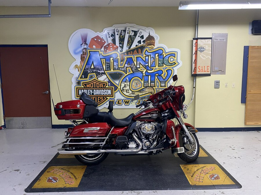 2012 Harley-Davidson Ultra Classic Electra Glide® Two-Tone Ember Red Sunglo/