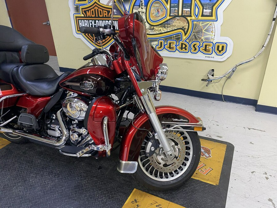 2012 Harley-Davidson Ultra Classic Electra Glide® Two-Tone Ember Red Sunglo/