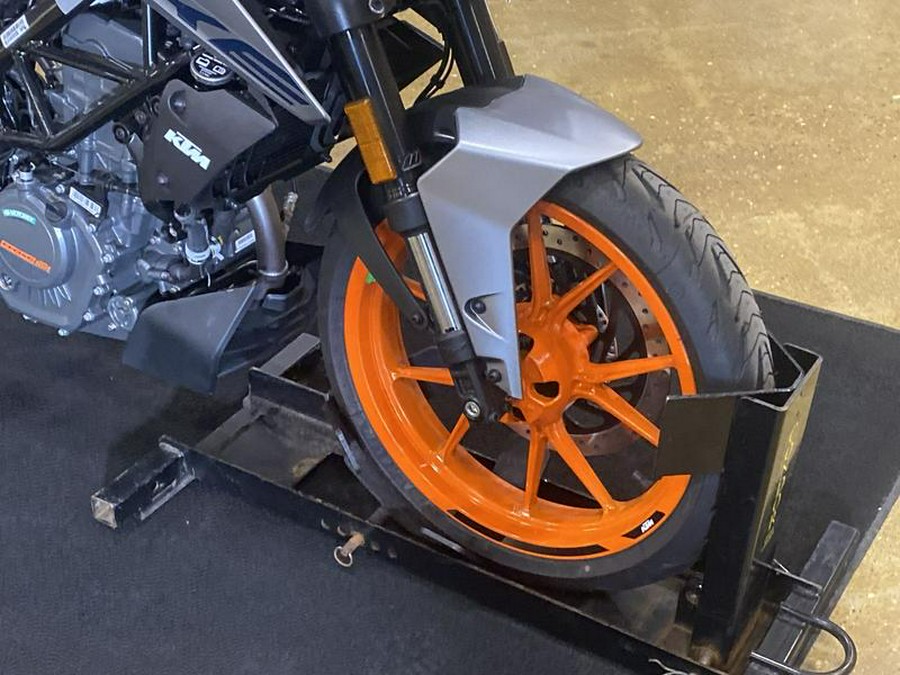 2023 KTM 200 Duke