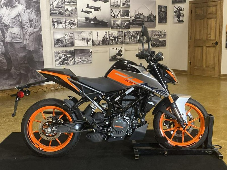 2023 KTM 200 Duke