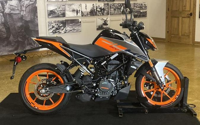 2023 KTM 200 Duke