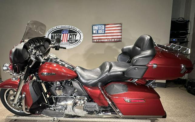 2015 Harley-Davidson® FLHTCU - Electra Glide® Ultra Classic®