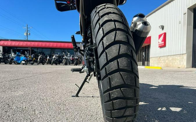 2026 Triumph Scrambler 400 X Baja Orange/Aluminium