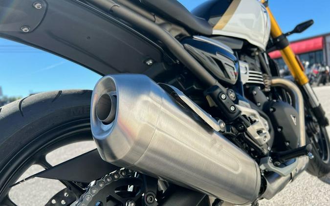 2026 Triumph Speed 400 Pearl Metallic White/Phantom Black
